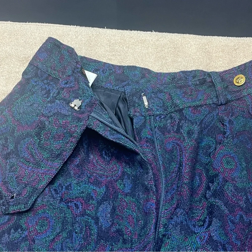 Vintage Women’s‎ Vertice Paisley Patterned Shorts.